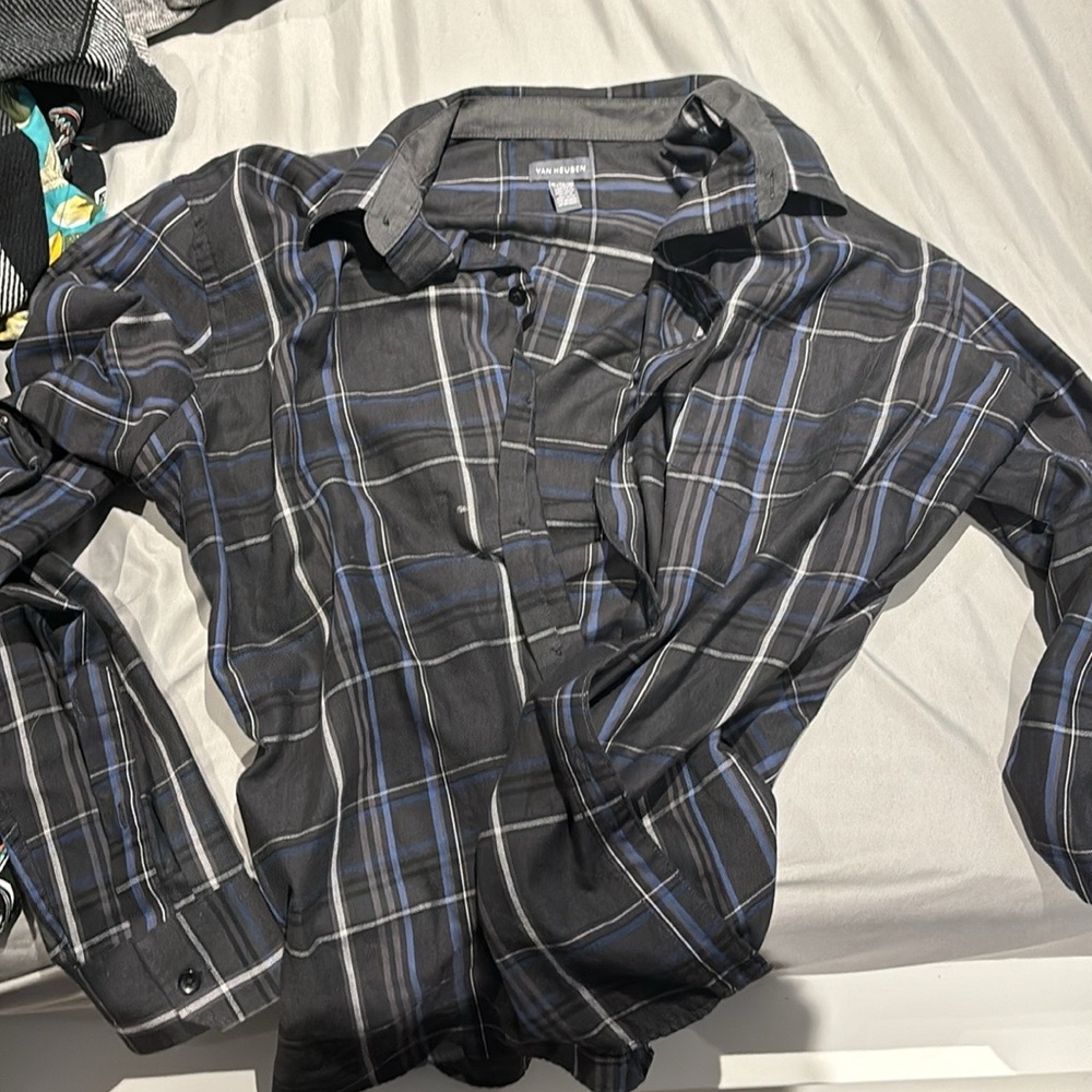men’s plaid dark gray,blue and white button up